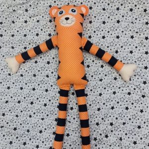 Выкройка мягкой игрушки Тигренка из ткани с узором «елочка»