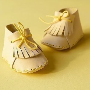 Выкройка брелоков в форме кожаных ботинок.