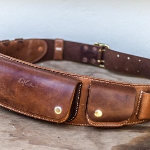 Выкройка кожаного ремня с несколькими карманами.