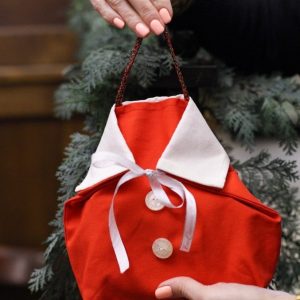 Выкройка новогодней тканевой подарочной упаковки.