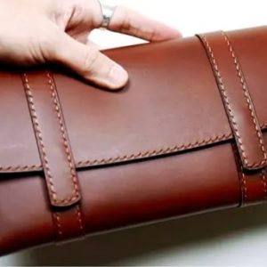 Выкройка женского клатча с кожаными кнопками.