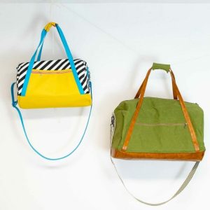 Выкройка тканевой дорожной или спортивной сумки для одежды.