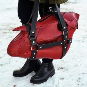 Выкройка кожаной сумки в виде черепа лошади.