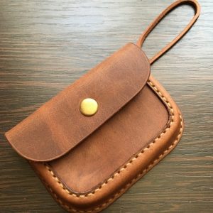 Выкройка для ключницы с несколькими карманами и клапаном.