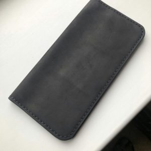 Выкройка простой кожаной длинной сумки с секциями для карточек.