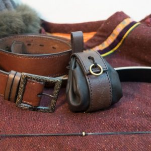 Выкройка небольшого брелка для беспроводных наушников.