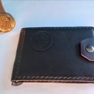 Выкройка кожаного зажима для банкнот с клапаном и монетницей.