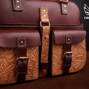 Выкройка большой кожаной сумки для документов и аксессуаров в поездке.