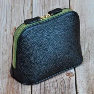 Выкройка компактной кожаной косметички для аксессуаров.