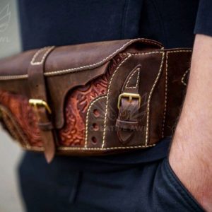 Выкройка кожаной поясной сумки с вертикальным ремнем.