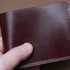 Выкройка кожаного кошелька с двумя отделениями для карточек.