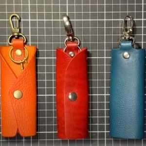 Выкройка простой кожаной ключницы.