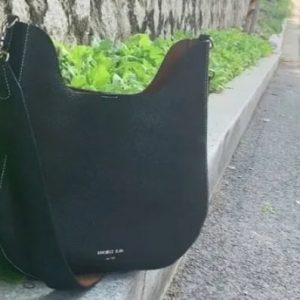 Выкройка женской кожаной сумки в стиле чёрного тотализатора.