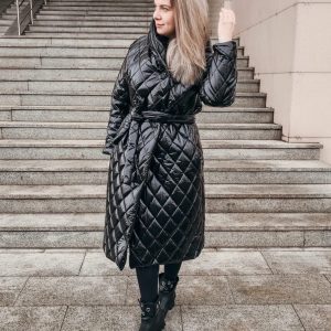 Выкройка стеганого женского пальто из ткани размером 42 на 60.