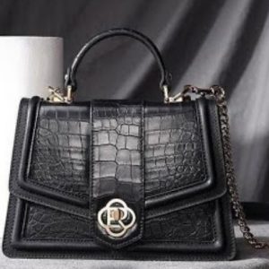 Выкройка маленькой кожаной женской сумочки.