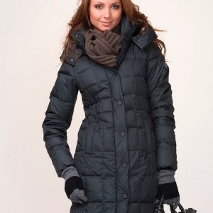 Выкройка женского стеганого пальто из ткани.