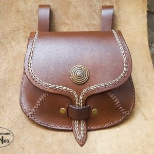 Выкройка кожаной поясной сумки для хранения мелких предметов.