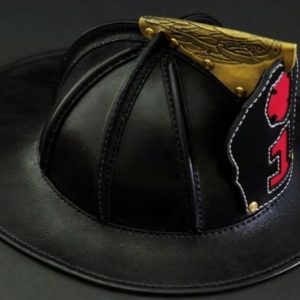 Выкройка кожаной шляпы в стиле американского пожарного шлема.