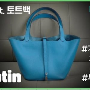 Женская кожаная сумка Tote с вырезанным узором.