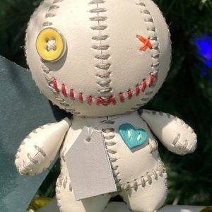 Выкройка кожаной игрушки Кукла Вуду.