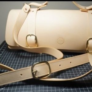 Выкройка для пошива небольшой кожаной сумки для инструментов.