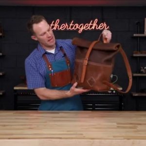 Выкройка свернутого кожаного рюкзака с ролл-верхом.