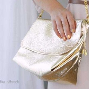 Выкройка женской сумки через плечо с деталями и размерами.