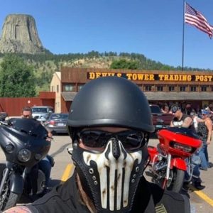 Выкройка кожаной байкерской маски с дизайном «Каратель».