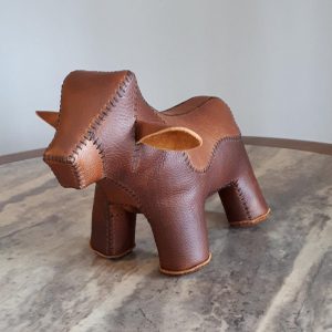 Выкройка игрушки из телячьей кожи.