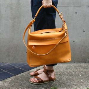 Выкройка для создания простой женской сумки с ручками.