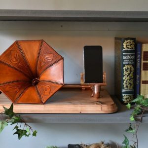 Выкройка кожаного ретро усилителя звука из граммофона для интерьера.