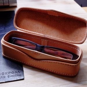 Выкройка кожаного футляра для очков классического дизайна.