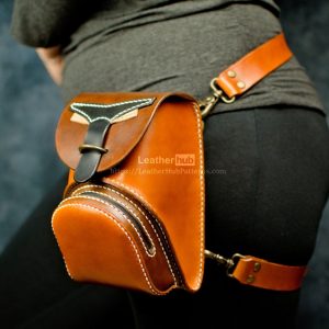 Кожаная набедренная сумка с узором.