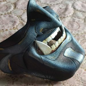 Выкройка кожаной маски вампира