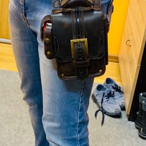 Выкройка небольшой кожаной поясной сумки.