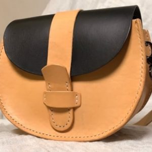 Выкройка для создания маленькой женской кожаной сумки.