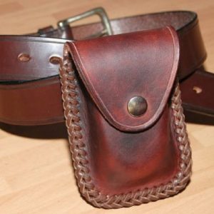 Выкройка небольшой кожаной поясной сумки для мелочей.