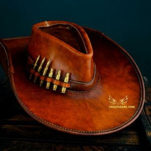 Выкройка кожаной шапки с декоративными элементами в виде патронов.