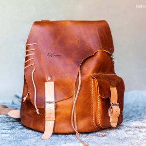 Мягкий кожаный рюкзак с узором.