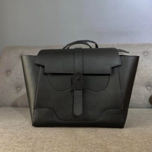 Выкройка из кожи для женской одежды.