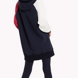 Выкройка женского платья-толстовки из ткани с рукавами реглан и капюшоном.