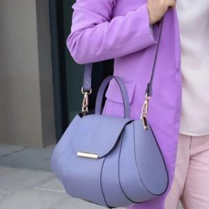 Выкройка для женской кожаной сумки в форме круассана.