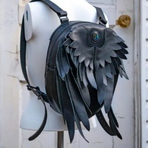 Выкройка кожаного рюкзака на молнии с крыльями ангела