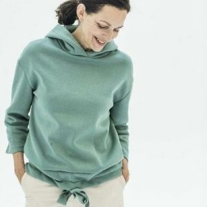 Выкройка для женского вязаного худи разных размеров.