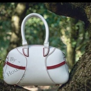 Выкройка небольшой кожаной спортивной сумки.