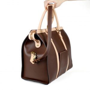 Выкройка для кожаной дорожной сумки с основными деталями и размерами.