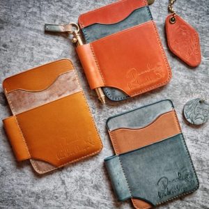 Выкройка кожаной визитницы с прорезью для удобного захвата.