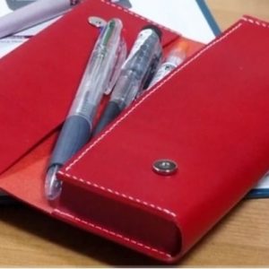 Выкройка кожаного пенала с магнитными застежками для ручек и мелких предметов.