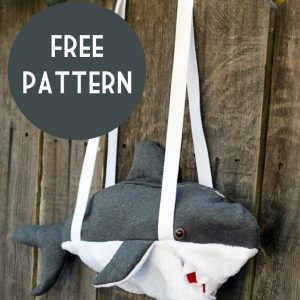 Выкройка тканевой сумки на молнии в форме акулы.