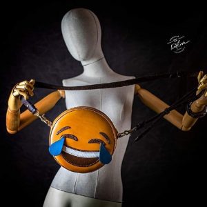 Выкройка кожаной женской круглой сумки через плечо в стиле эмодзи